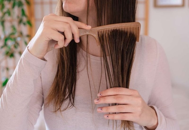 alisar-o-cabelo-em-casa