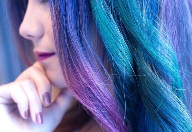 Guia do cabelo pintado para saber tudo antes de pintar os fios