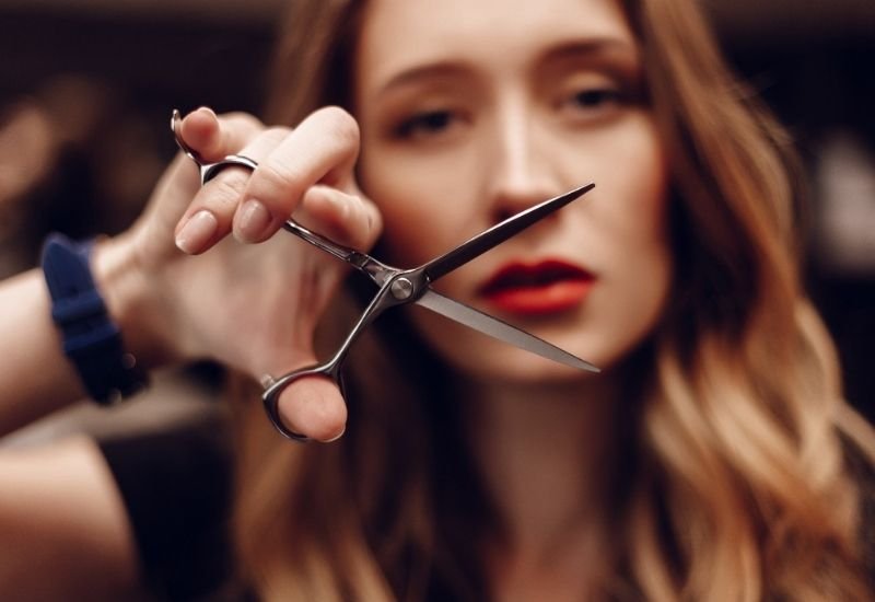 corte-os-cabelos-no-salao