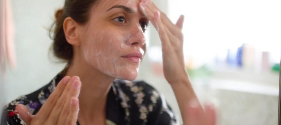 Guia da skincare essencial para montar sua rotina em casa